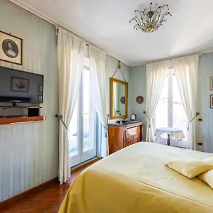 bb-la-casa-di-bruno-naples.hotels-amalfi.com/